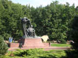 Pomnik_Chopina_w_Lazienkach.JPG (1400822 bytes)